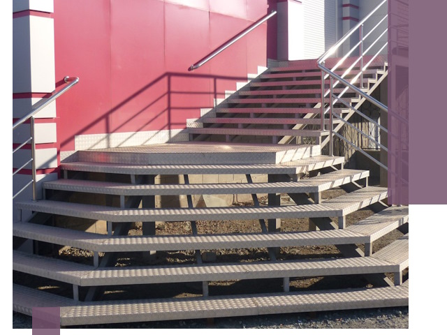 Лестницы для магазина в Грозном — изготовление и монтаж