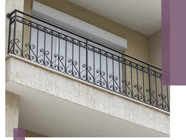 Балконные ограждения из металла и стекла в Грозном для домов