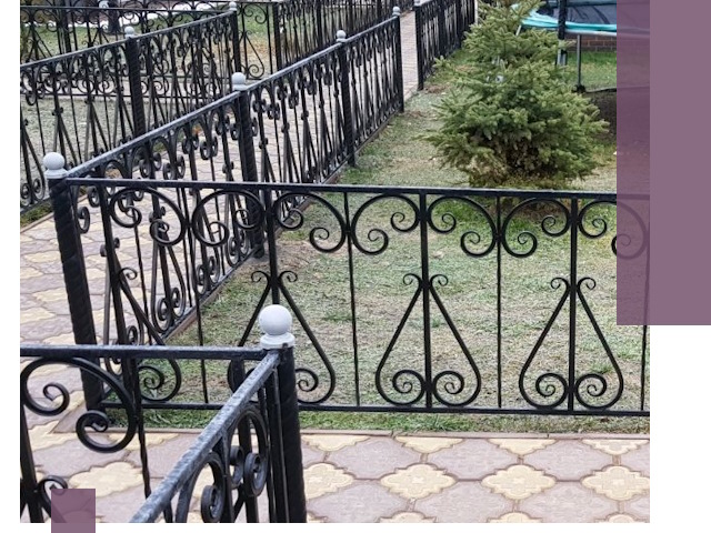 Кованые газонные ограждения под ключ в Грозном
